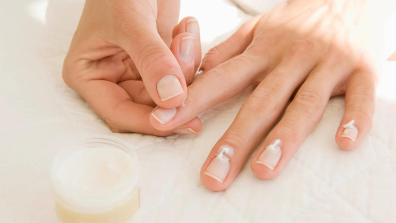 7 Ways to Remove Nail Polish at Home