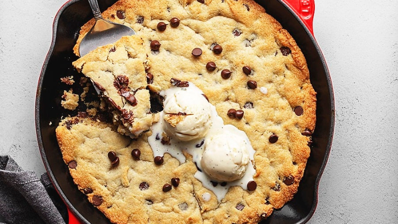 Low-Carb Skillet Chocolate Chip Cookie Recipe